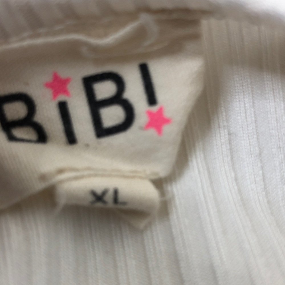 Women's BiBi Ribbed Keyhole Front Top - Picture 4 of 4